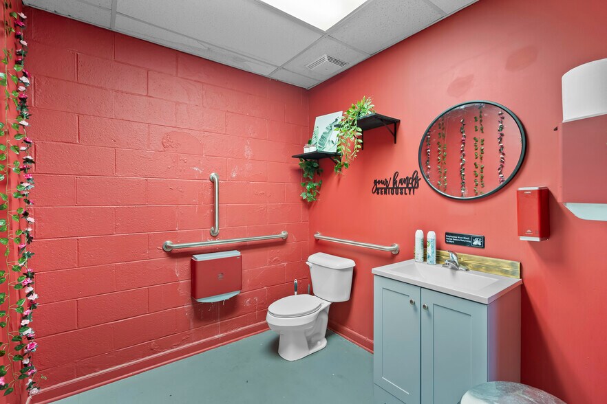 More Photos Of 11020- 11061 Anderson Rd, Piedmont Restaurant For Sale