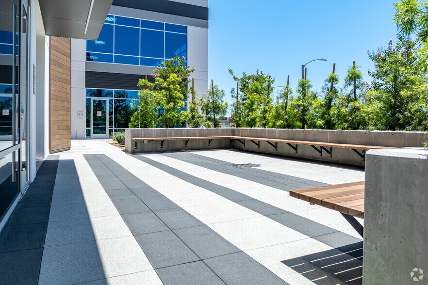 More Photos Of 1500 S Raymond Ave, Fullerton Distribution For Lease