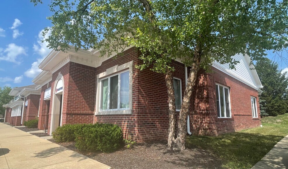 More Photos Of 11079-11099 Village Square Ln, Fishers Office For Lease