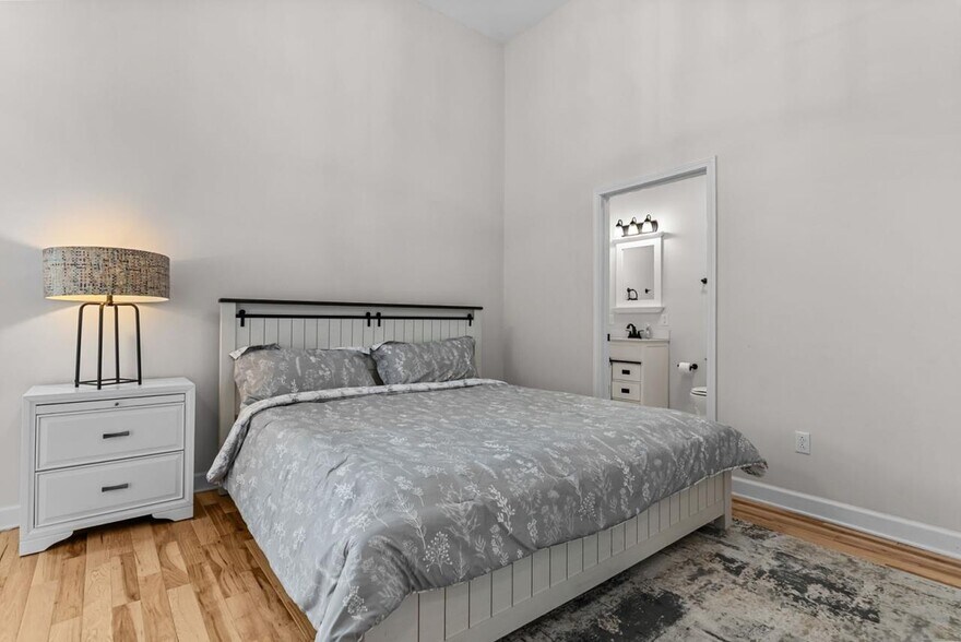 More Photos Of 471-472 W Main St, Fries Medical For Sale