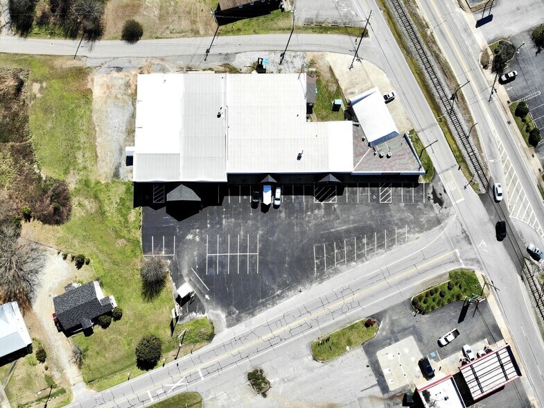 More Photos Of 16 Ila Rd, Commerce Restaurant For Lease