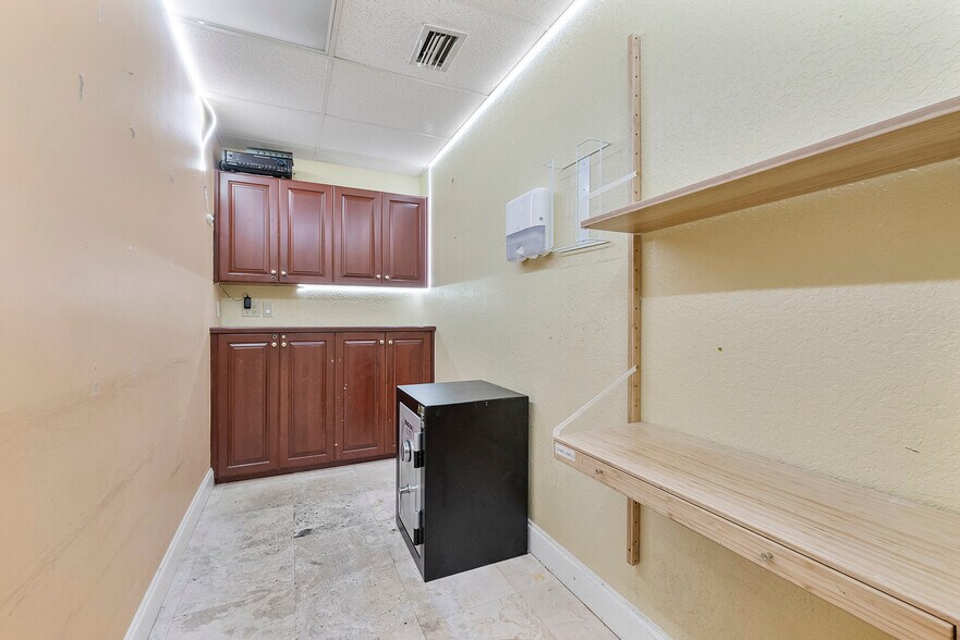 More Photos Of 1730 E Commercial Blvd, Fort Lauderdale Medical For Sale