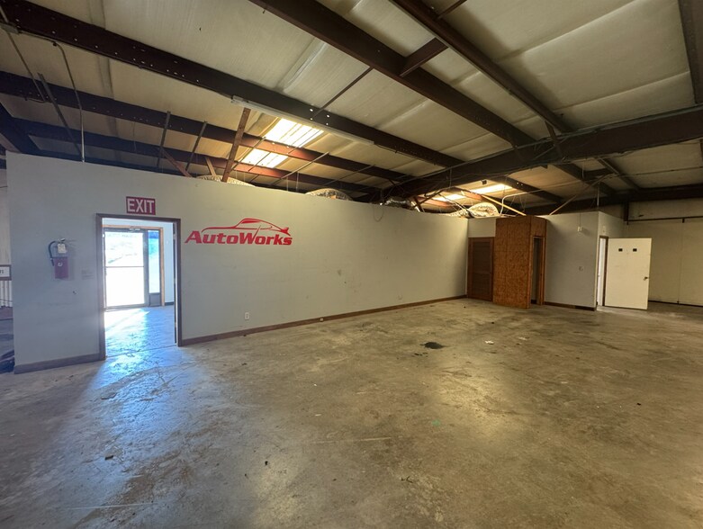 More Photos Of 111 Osage Dr, Greenville Warehouse For Lease