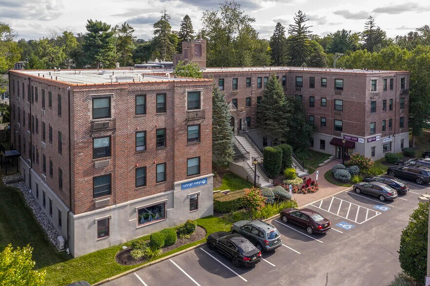More Photos Of 250 W Lancaster Ave, Wayne Apartments For Lease