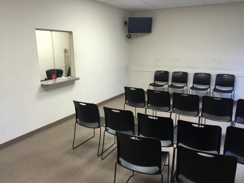 More Photos Of 204 Grove Ave, Thorofare Bank For Lease