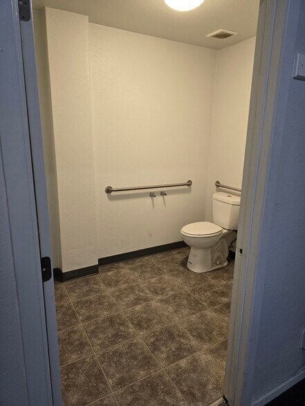 More Photos Of 1951-1967 NW Burnside St, Portland Multifamily For Sale