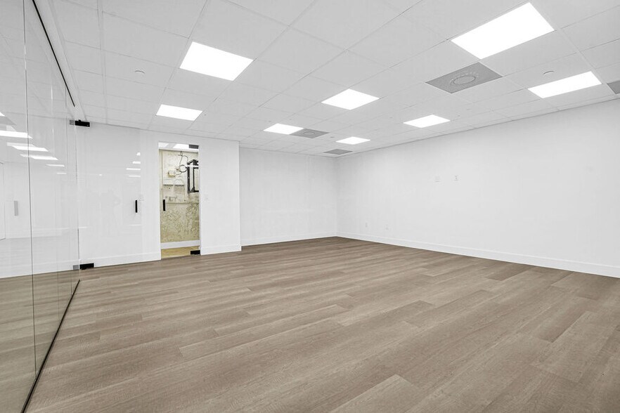 More Photos Of 1110 Brickell Ave, Miami Office For Sale