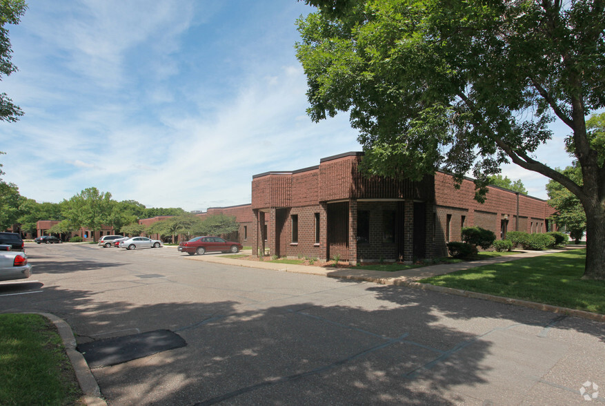 Primary Photo Of 701 N Decatur Ave, Golden Valley Light Manufacturing For Lease