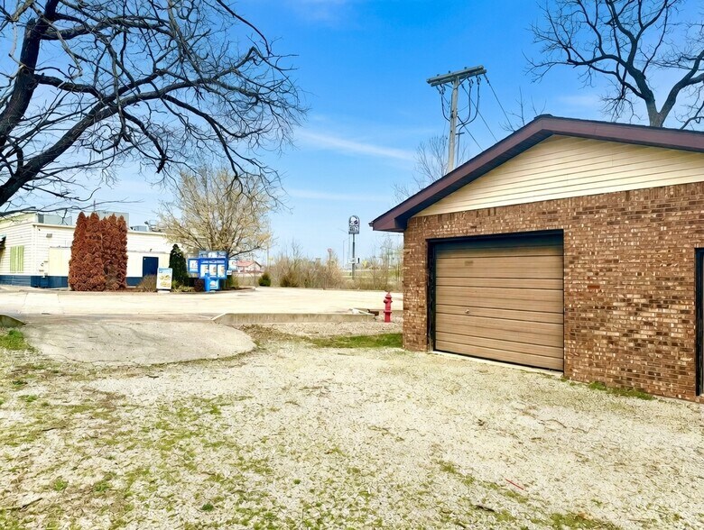 More Photos Of 808-810 Progress Dr, Farmington Office For Sale