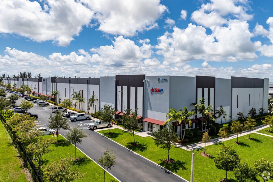 Primary Photo Of 3740 W 104th St, Hialeah Distribution For Lease