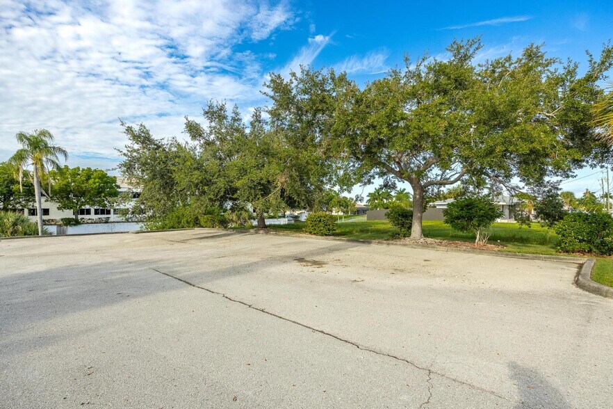 More Photos Of 1532 Shelby Pky, Cape Coral Land For Lease