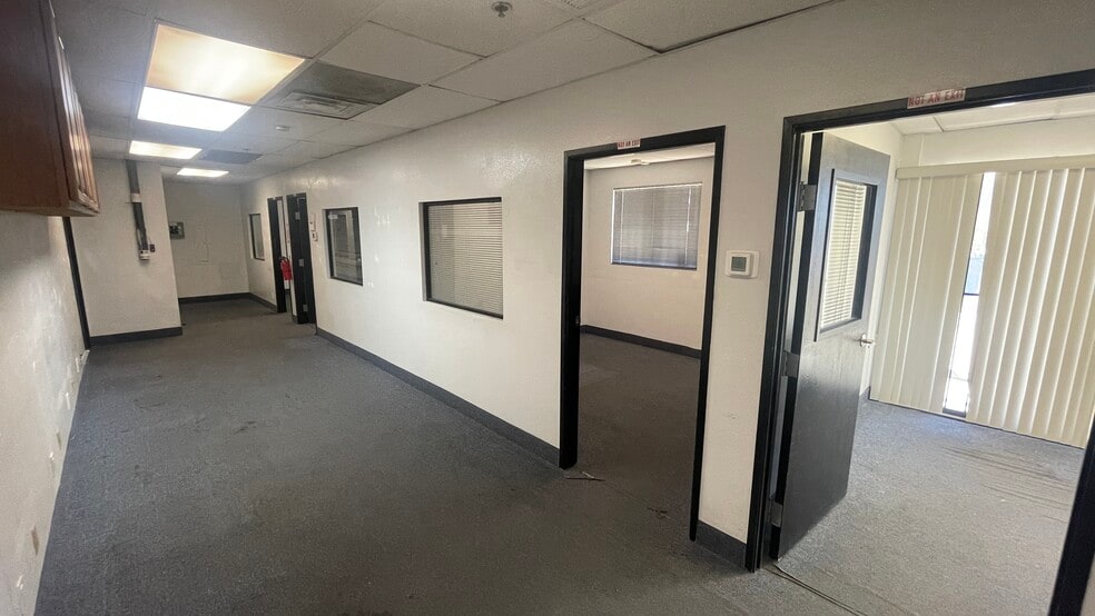 More Photos Of 5035 Schuster St, Las Vegas Distribution For Sale