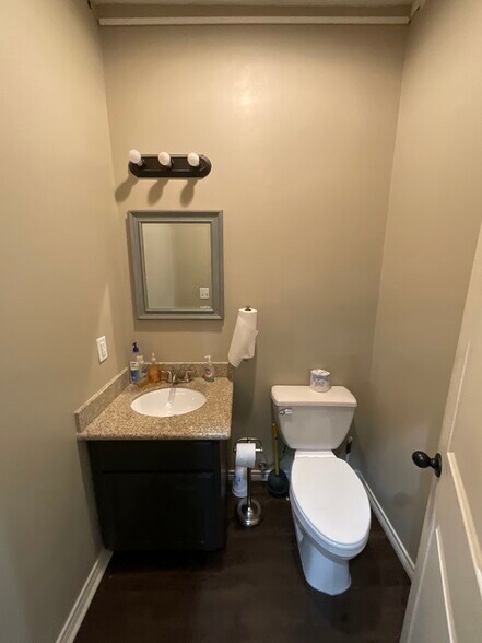 More Photos Of 1619 6th St, Bay City Office For Sale