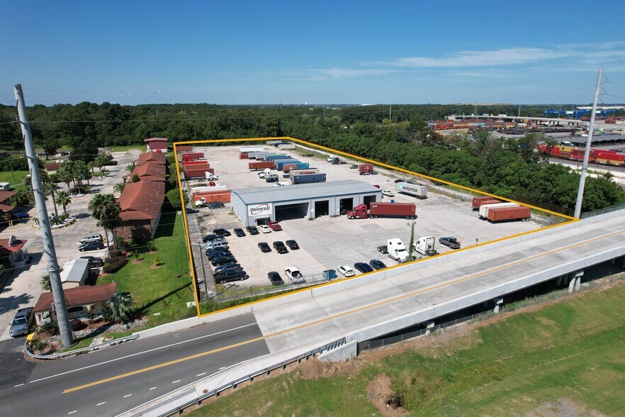 Primary Photo Of 17 Main St, Savannah Distribution For Lease