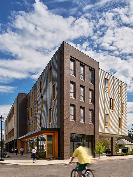More Photos Of 5005 SE 72nd Ave, Portland Apartments For Lease