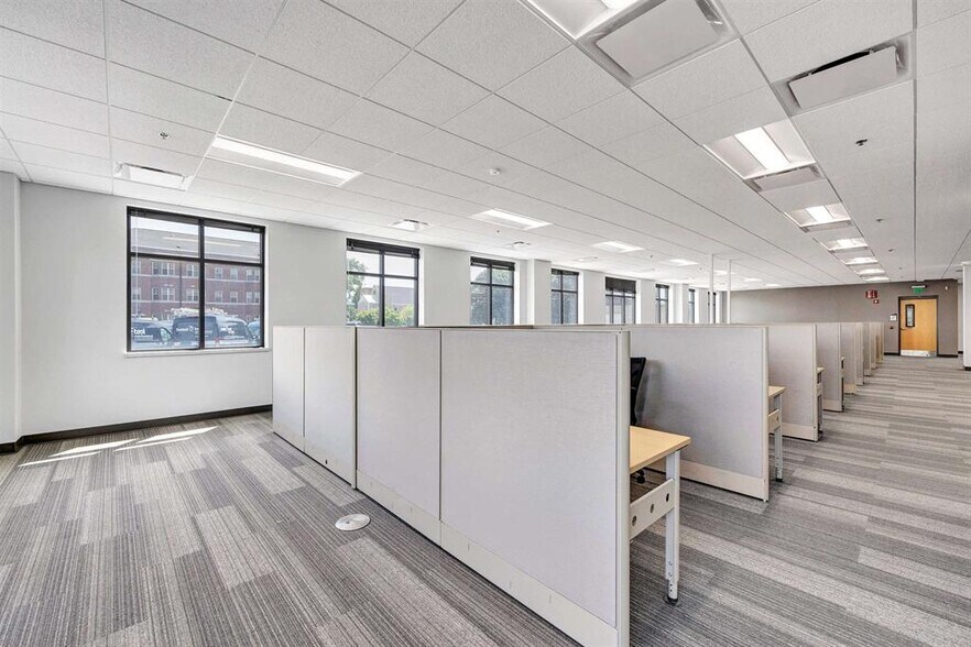 More Photos Of 325 Reid St, De Pere Office For Sale