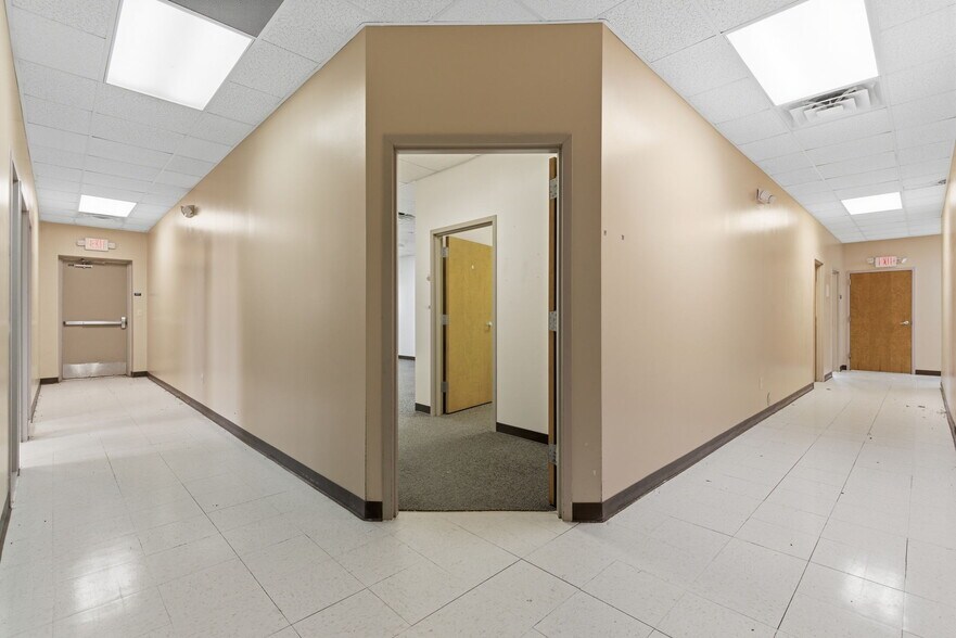 More Photos Of 1612 N Osteopathy, Kirksville Office For Sale