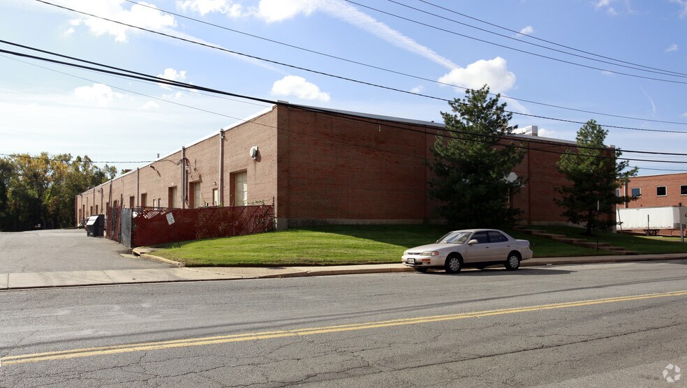 Primary Photo Of 820-828 S Pickett St, Alexandria Warehouse For Lease
