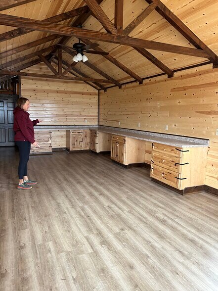 More Photos Of 1250 Strand Rd, Evansville Office Residential For Sale