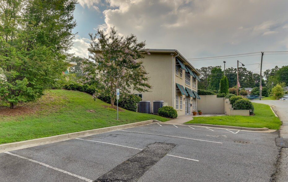 More Photos Of 100 Edgewood Ave, Landrum Medical For Sale