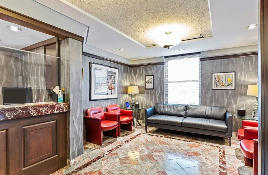 More Photos Of 2300 Westport Plaza Dr, Saint Louis Office For Sale