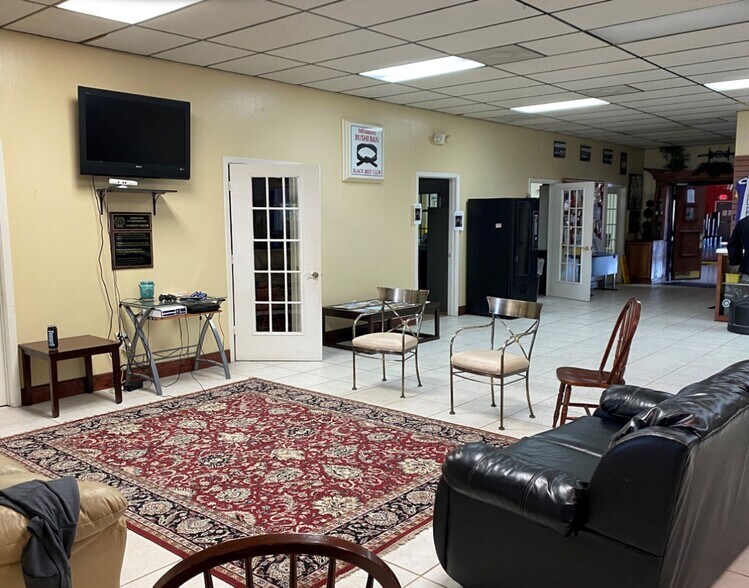 More Photos Of 7770 Spencer Hwy, Pasadena Light Distribution For Sale