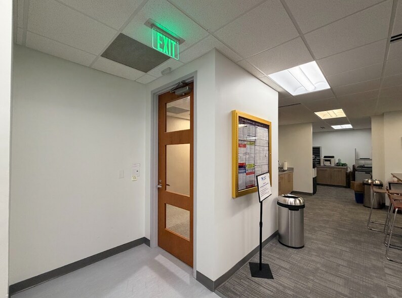 More Photos Of 3600 Glenwood Ave, Raleigh Office For Lease