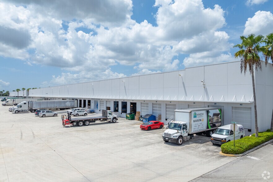 More Photos Of 2401-2599 SW 32nd Ave, Pembroke Park Warehouse For Lease