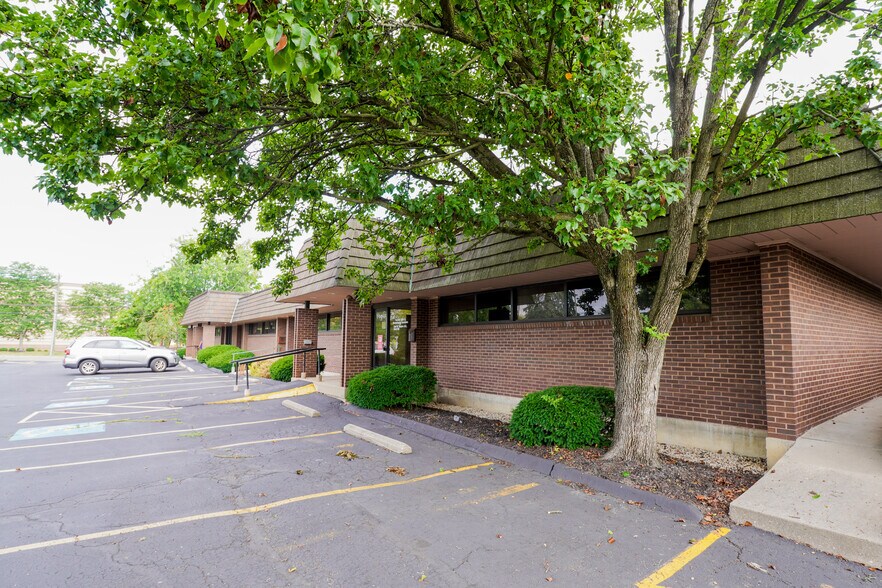 More Photos Of 9030 Montgomery Rd, Cincinnati Medical For Lease