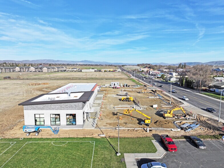 More Photos Of 6905 W Nob Hill Blvd, Yakima Auto Repair For Sale