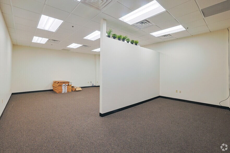 More Photos Of 465 Waverley Oaks Rd, Waltham Office For Lease