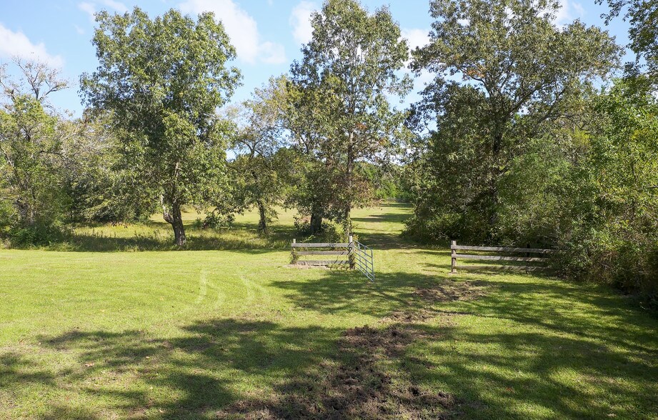 More Photos Of 16259 FM 149, Montgomery Light Manufacturing For Sale