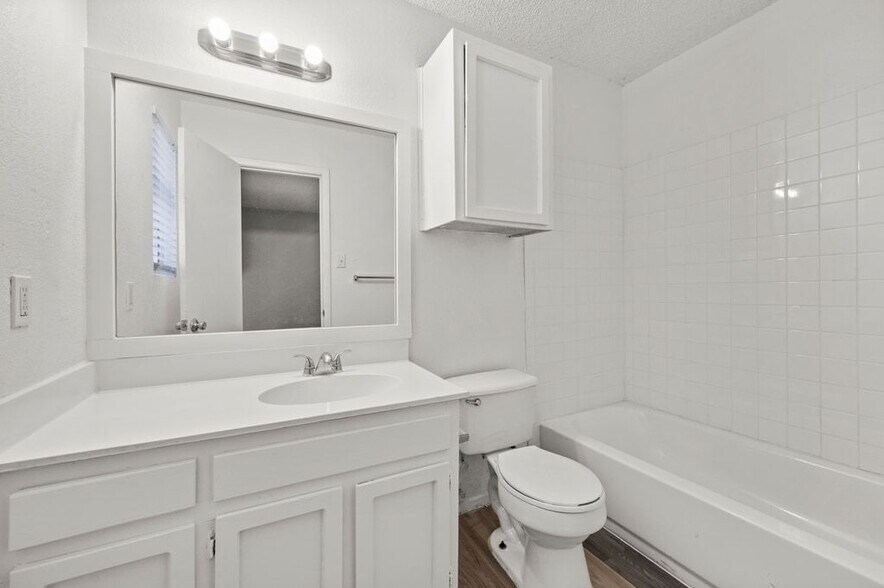 More Photos Of 829 Park Plz, Austin Apartments For Sale