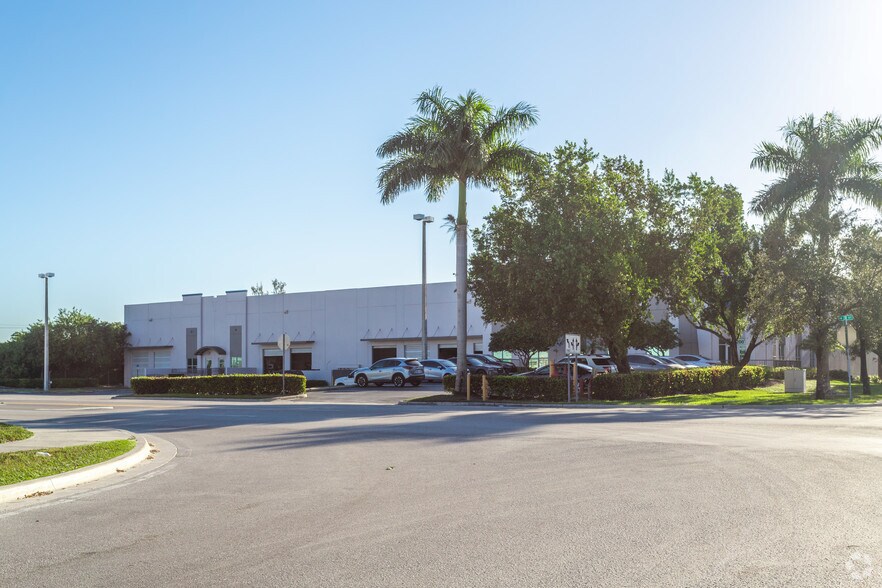 More Photos Of 11200 NW 138th St, Medley Warehouse For Lease