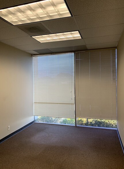 More Photos Of 444 Executive Center Blvd, El Paso Office For Lease