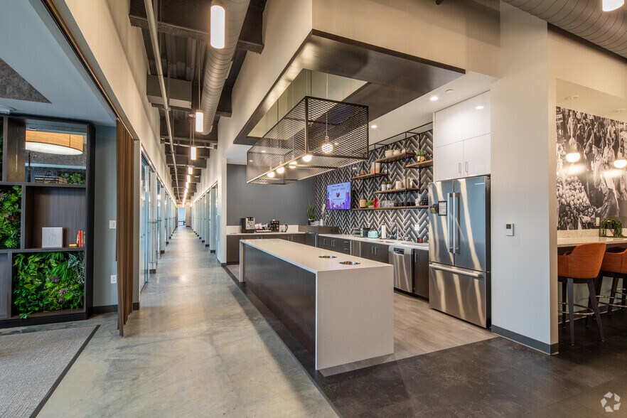 More Photos Of 6 Cardinal Way, Saint Louis Office For Lease