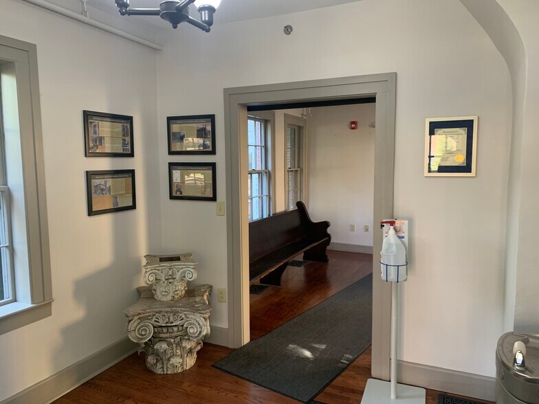 More Photos Of 83 Maple St, Springfield Office For Lease