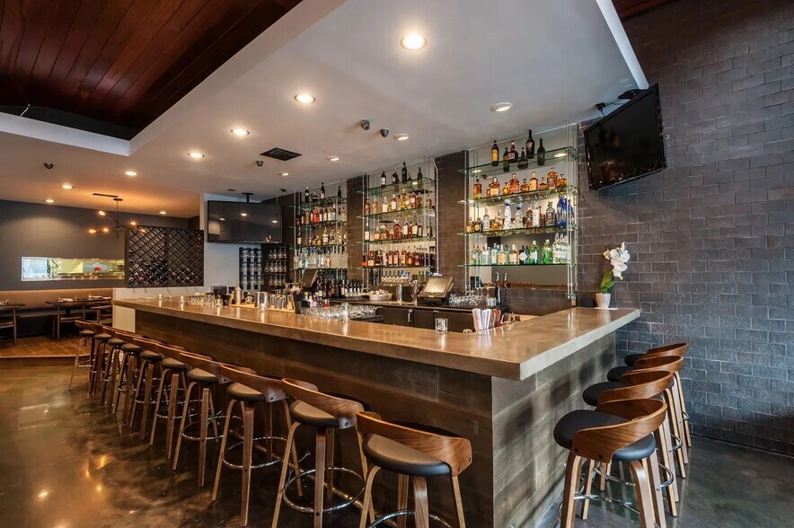 More Photos Of 13359 Ventura Blvd, Sherman Oaks Restaurant For Lease
