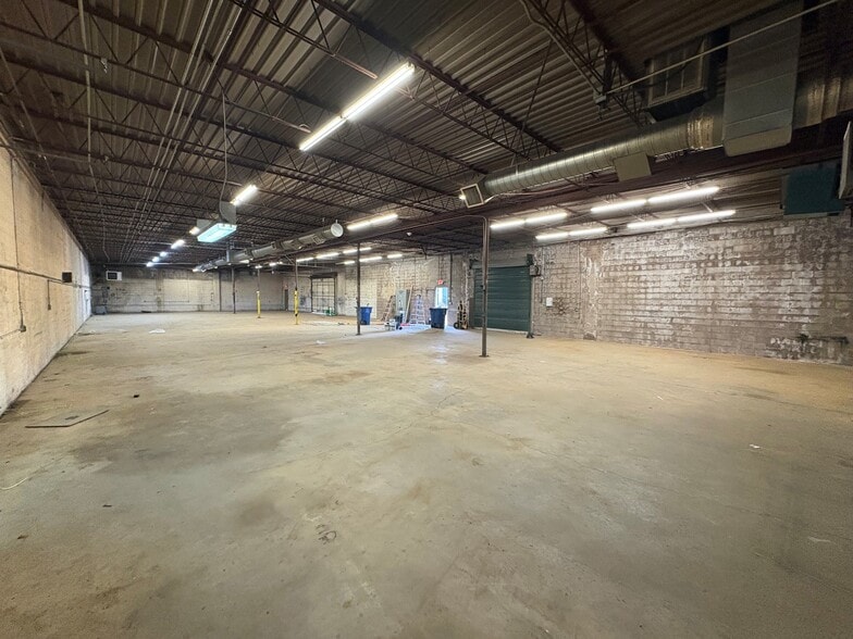 More Photos Of 5909 E 15th St, Tulsa Manufacturing For Lease