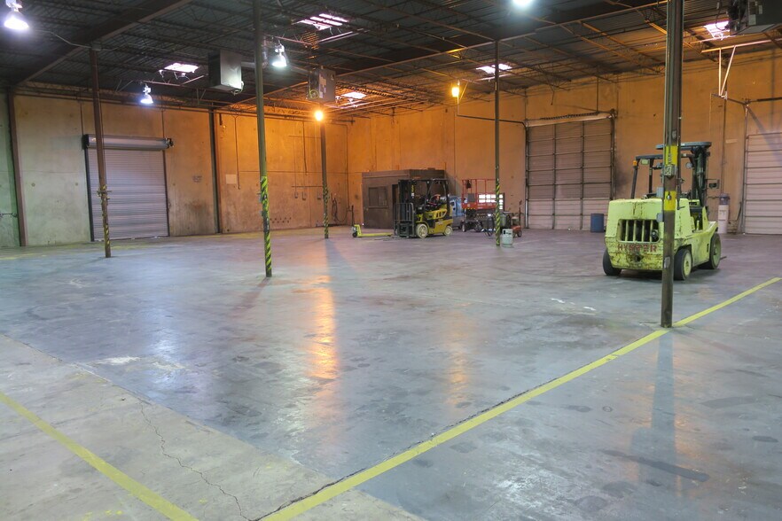 More Photos Of 3600 S Council Rd, Oklahoma City Manufacturing For Lease