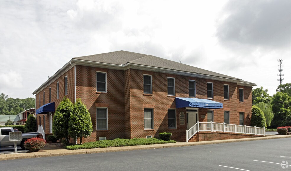 Primary Photo Of 156 Strawberry Plains Rd, Williamsburg Medical For Sale