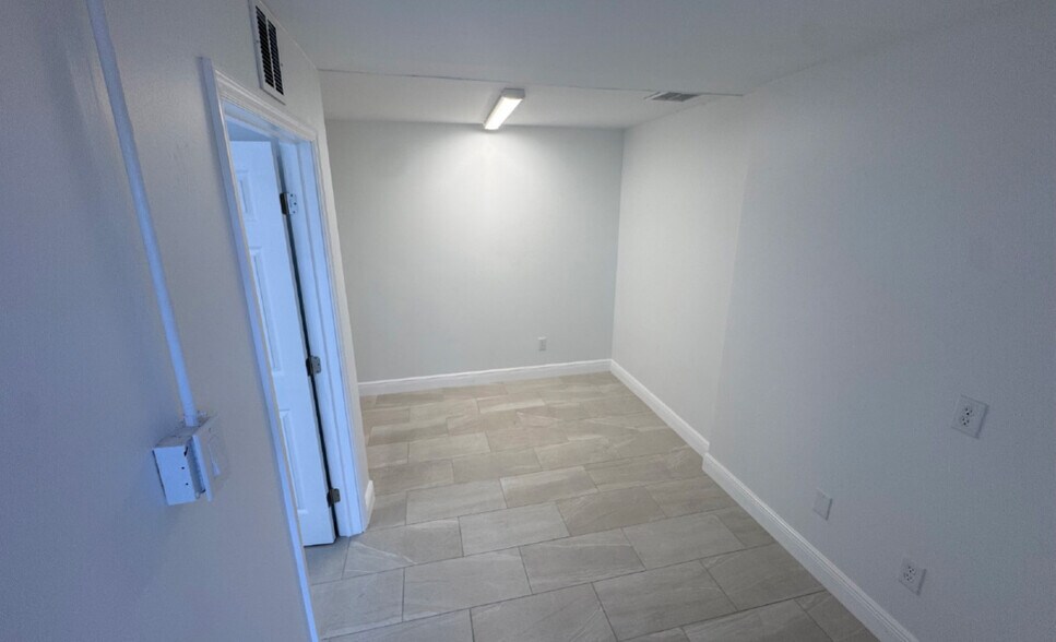 More Photos Of 1726-1738 SW Biltmore St, Port Saint Lucie Light Manufacturing For Lease