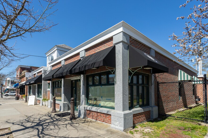More Photos Of 334 Main St, Hyannis Storefront For Lease