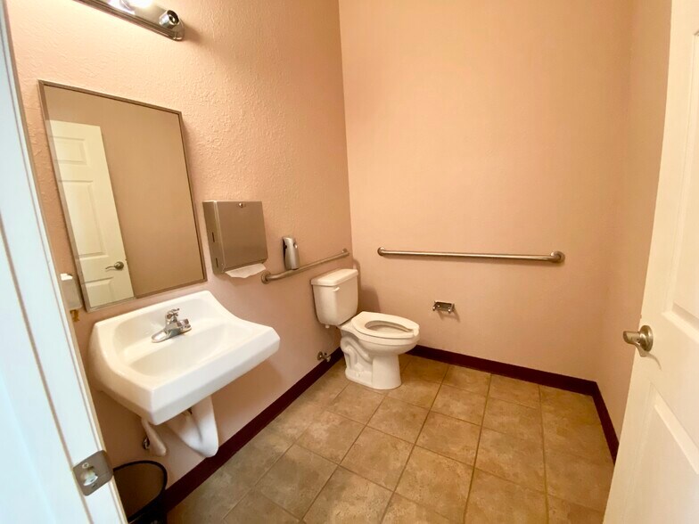 More Photos Of 929 N US Hwy 27/441, Lady Lake Medical For Lease