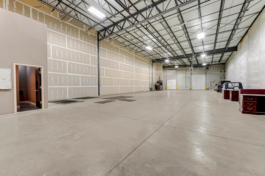 More Photos Of 1601-1627 Rock Creek Blvd, Joliet Distribution For Sale