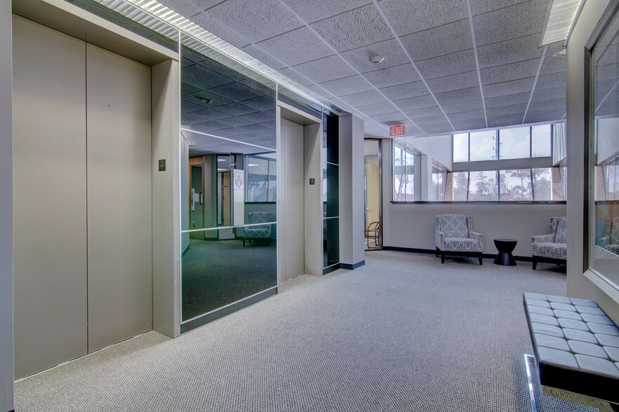 More Photos Of 14511 Falling Creek Dr, Houston Office For Lease