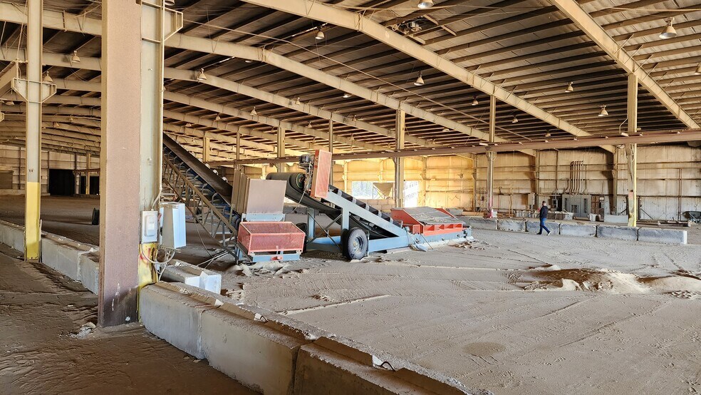 More Photos Of 325 Liberty Ln, Grand Cane Warehouse For Sale