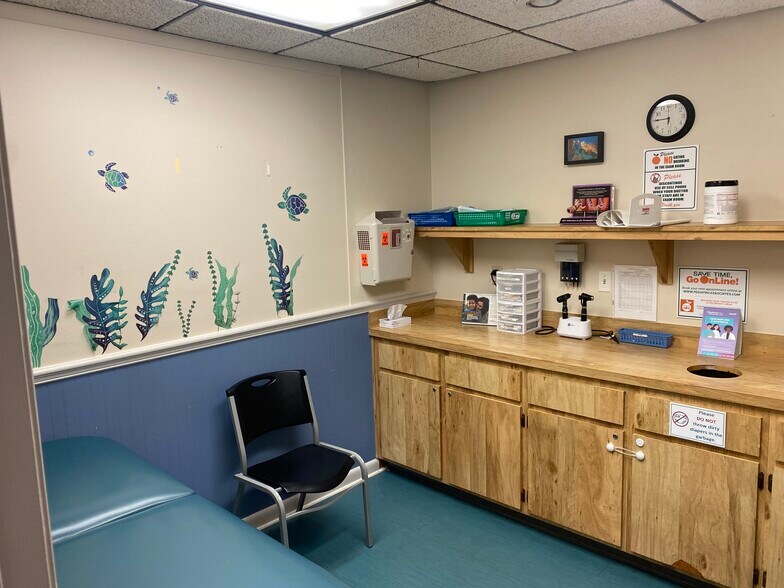 More Photos Of 1395 West Bay Dr, Largo Medical For Sale