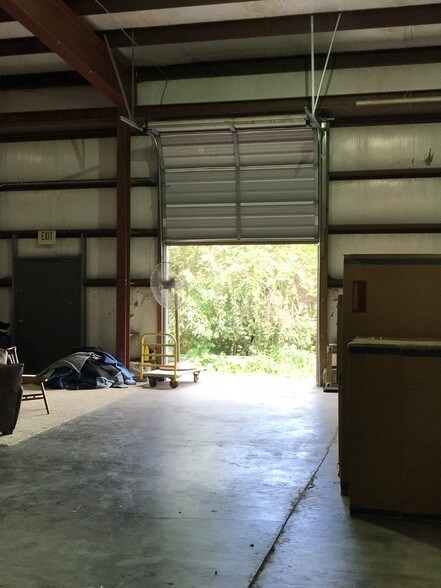 More Photos Of 235 Lawless Rd, Morgantown Warehouse For Lease