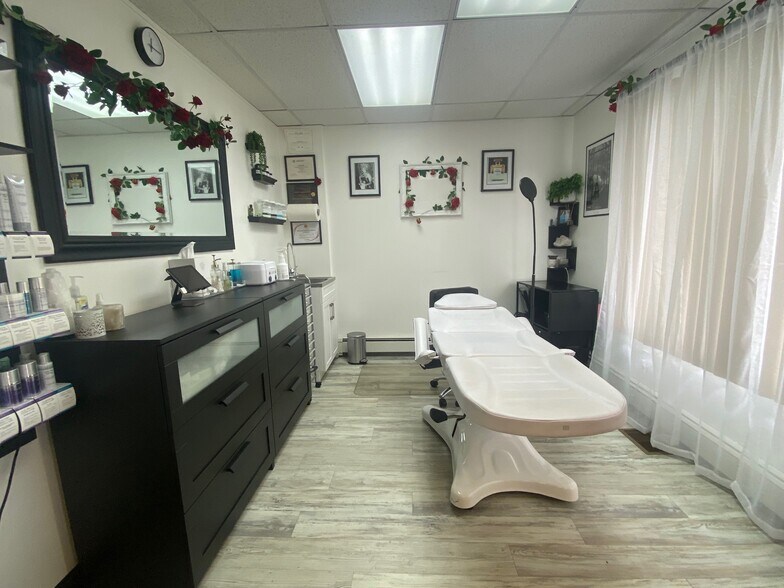 More Photos Of 1923 Post Rd, Warwick Medical For Sale